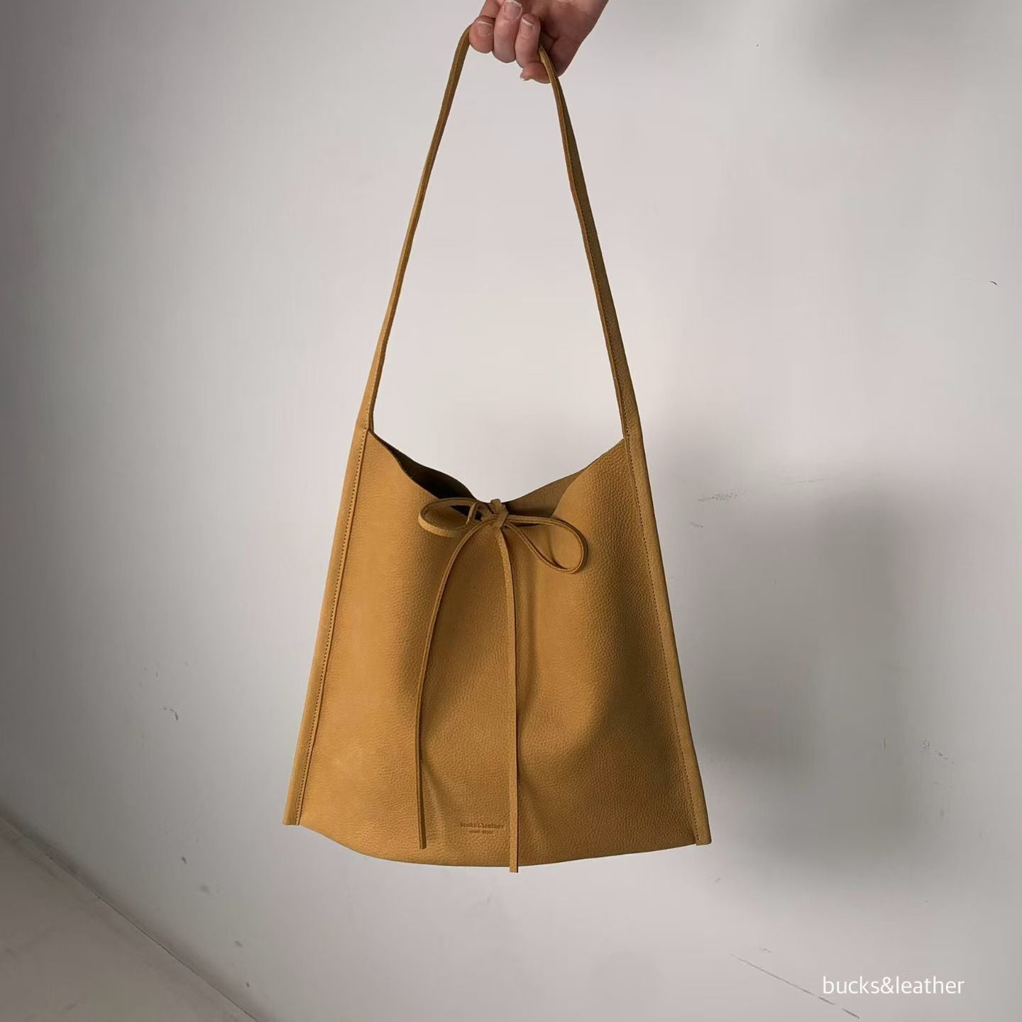 Leather Tote (7-Col.) 直播留言 "totebag" 即可以"代購價" $499 選購