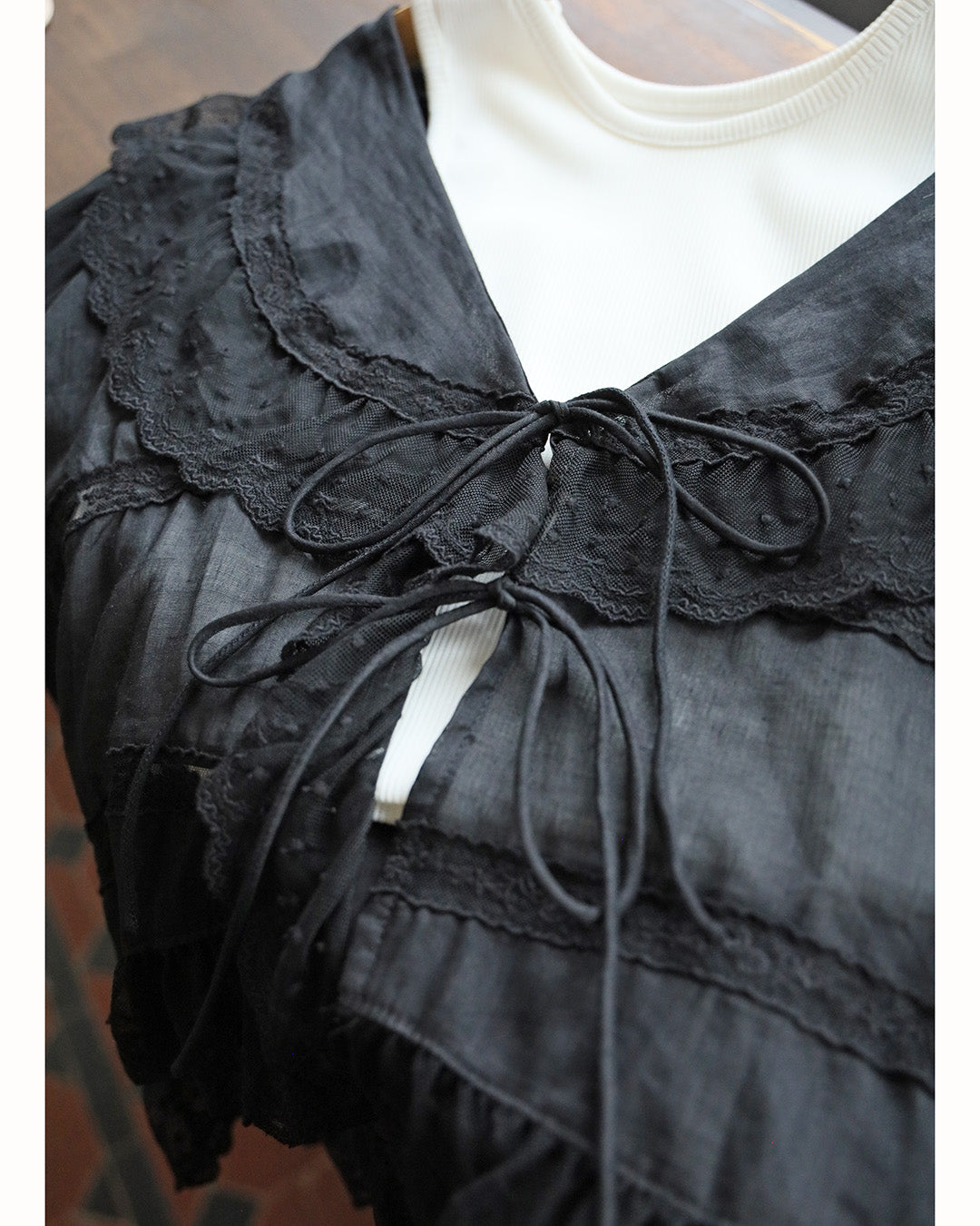Lace Trim Outer (2 Colors)