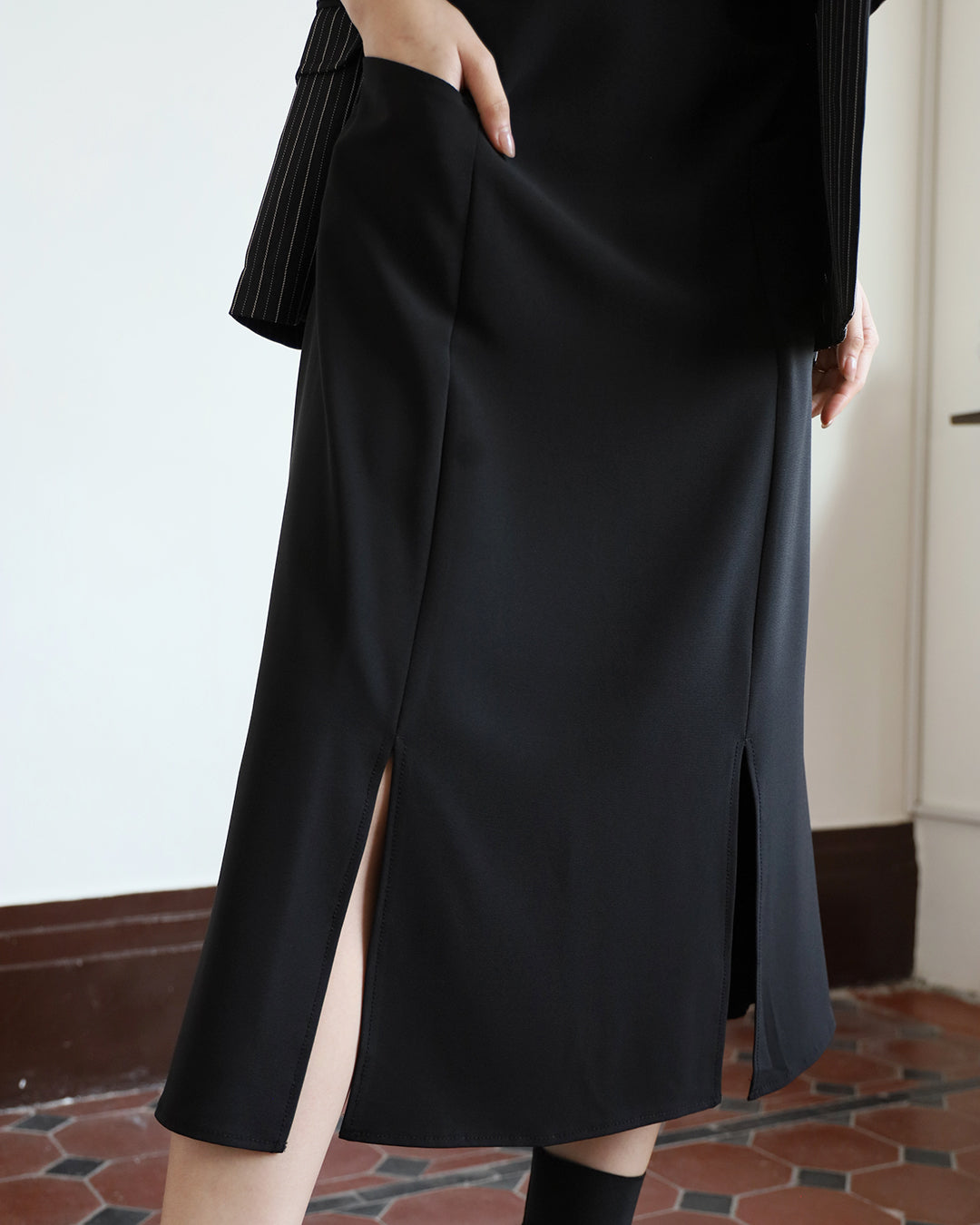 Front Split Midi Skirt (2 colors)