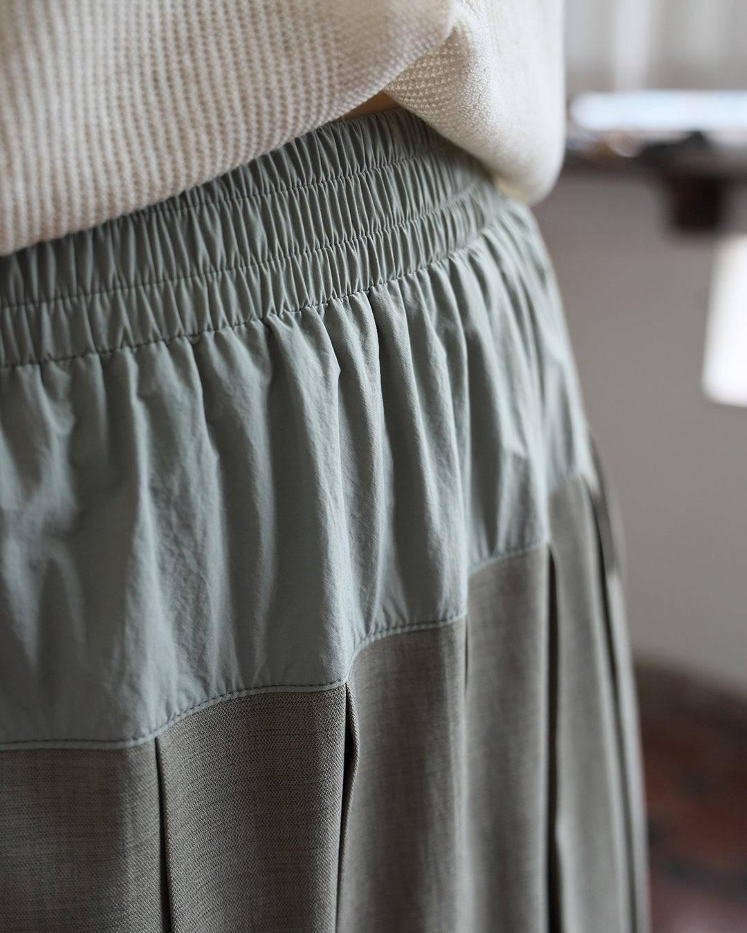 Lace Trimmed Pleated Skirt (2 color)