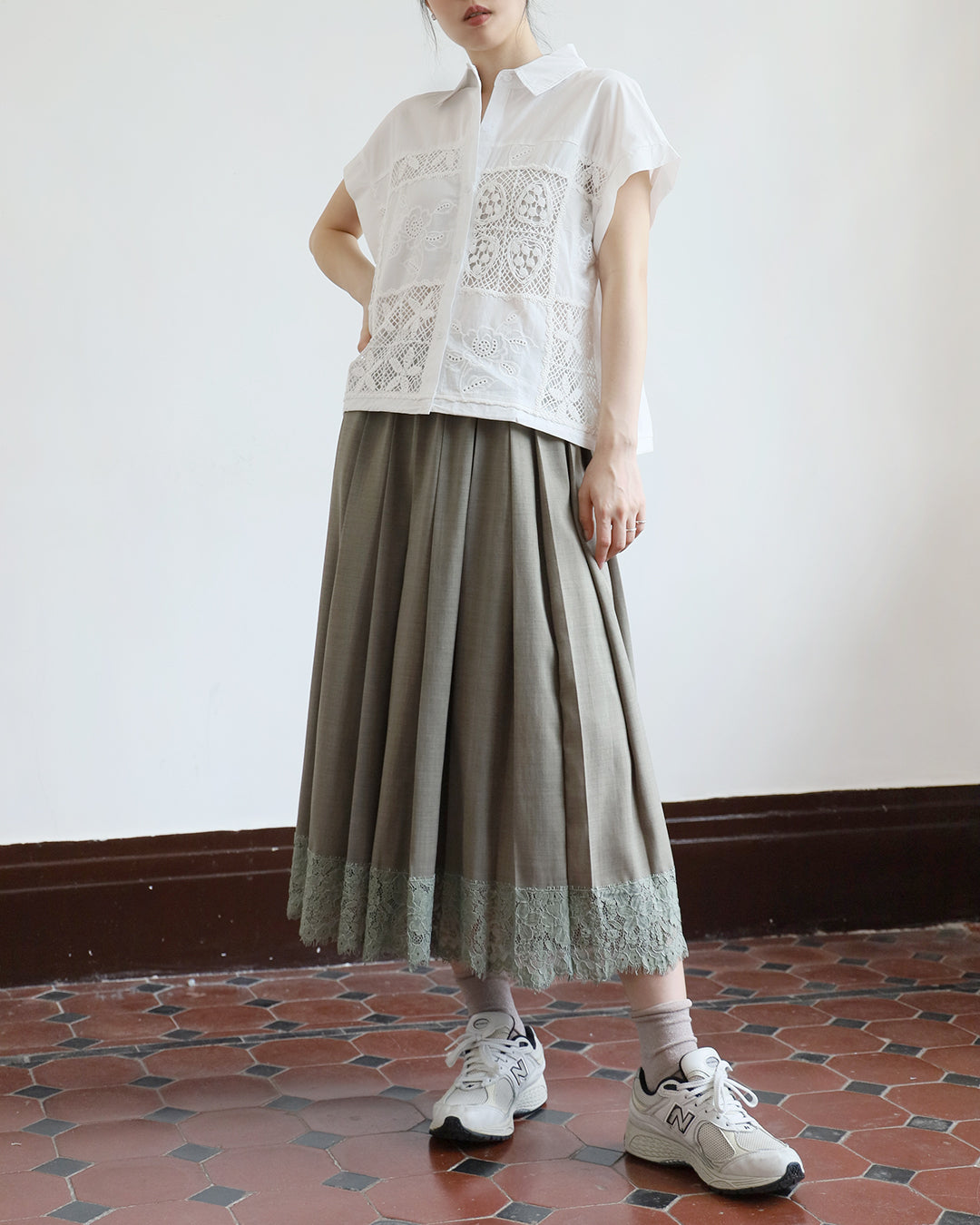 Lace Trimmed Pleated Skirt (2 color)