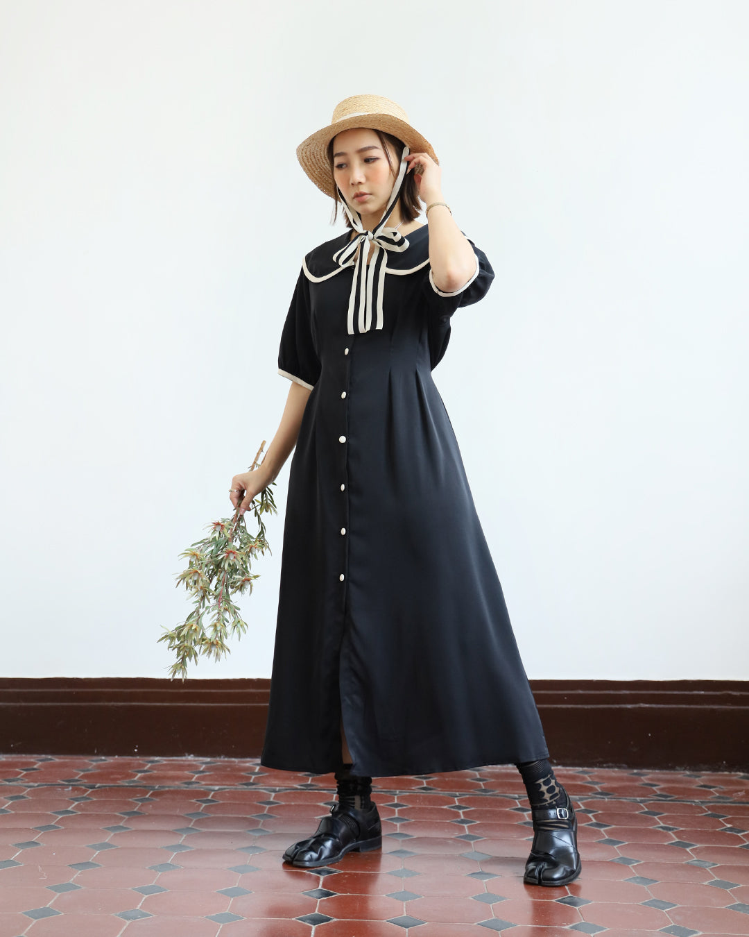 Round Collar Contrast Trimmed Dress