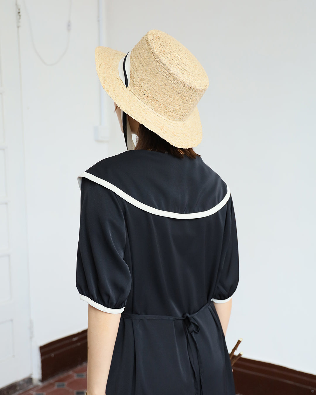 Round Collar Contrast Trimmed Dress