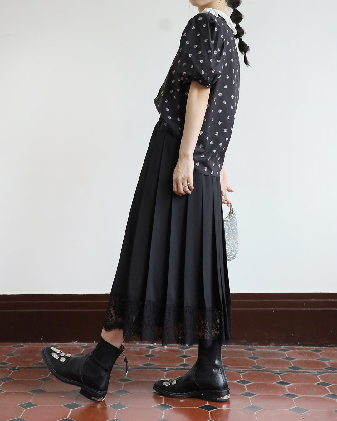Lace Trimmed Pleated Skirt (2 color)