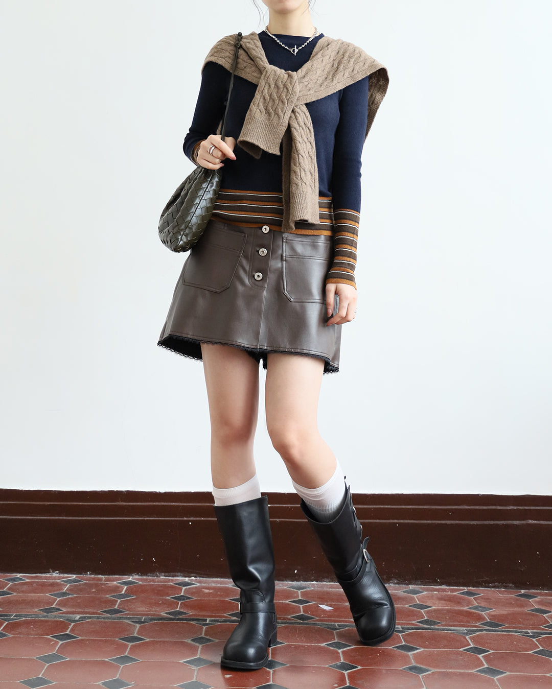 Faux Leather Pockets Shorts (2 colors | Size S-L)
