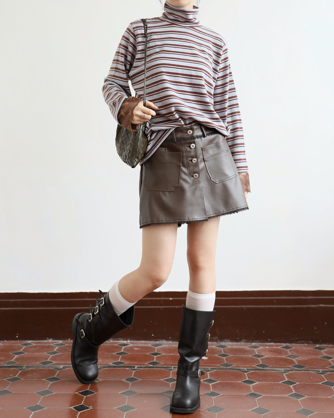 Faux Leather Pockets Shorts (2 colors | Size S-L)