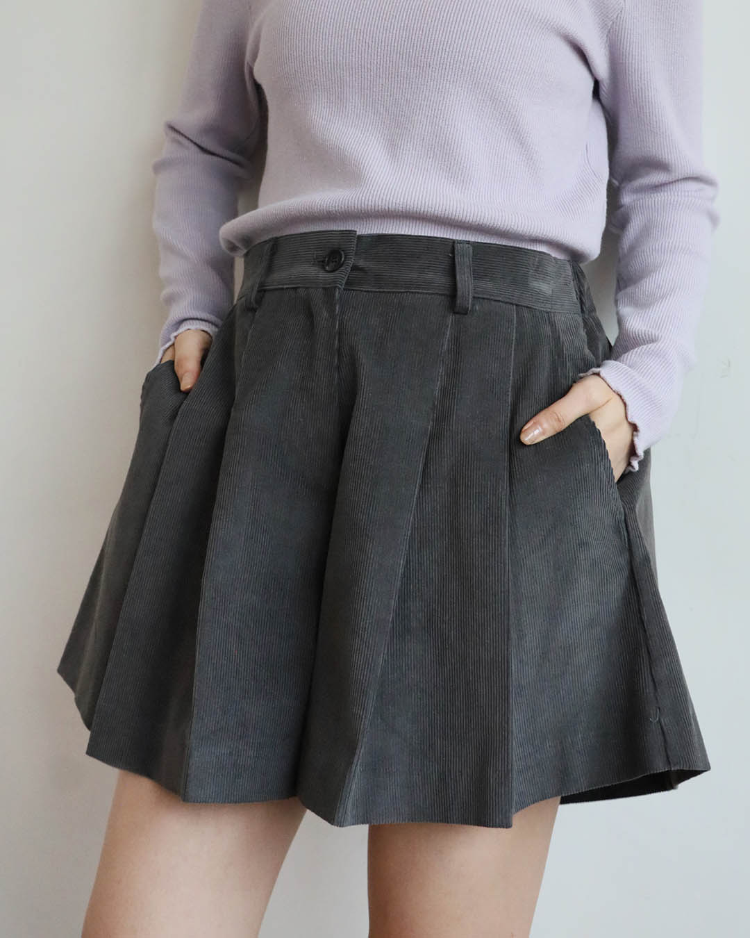 Corduroy Pleated Shorts