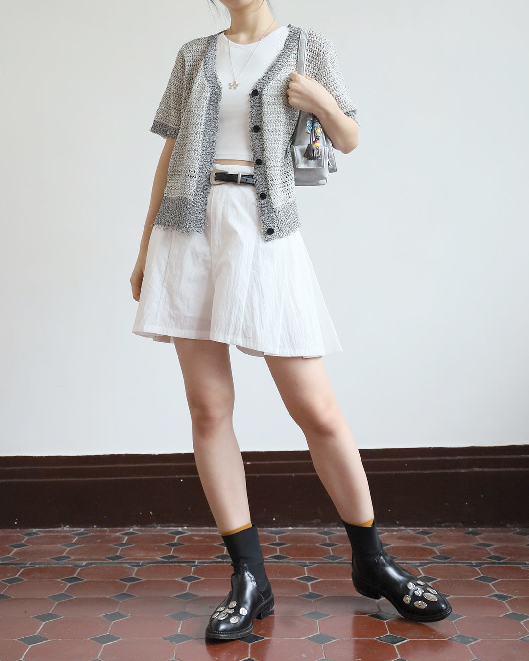 Side Pleated Shorts (White | Size M)