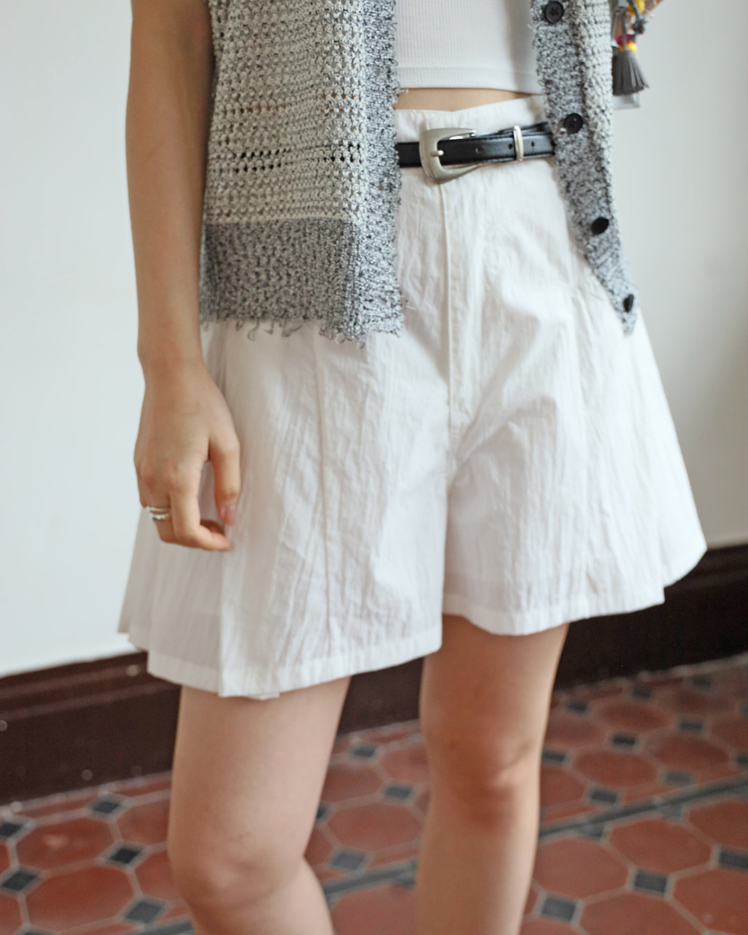 Side Pleated Shorts (White | Size M)