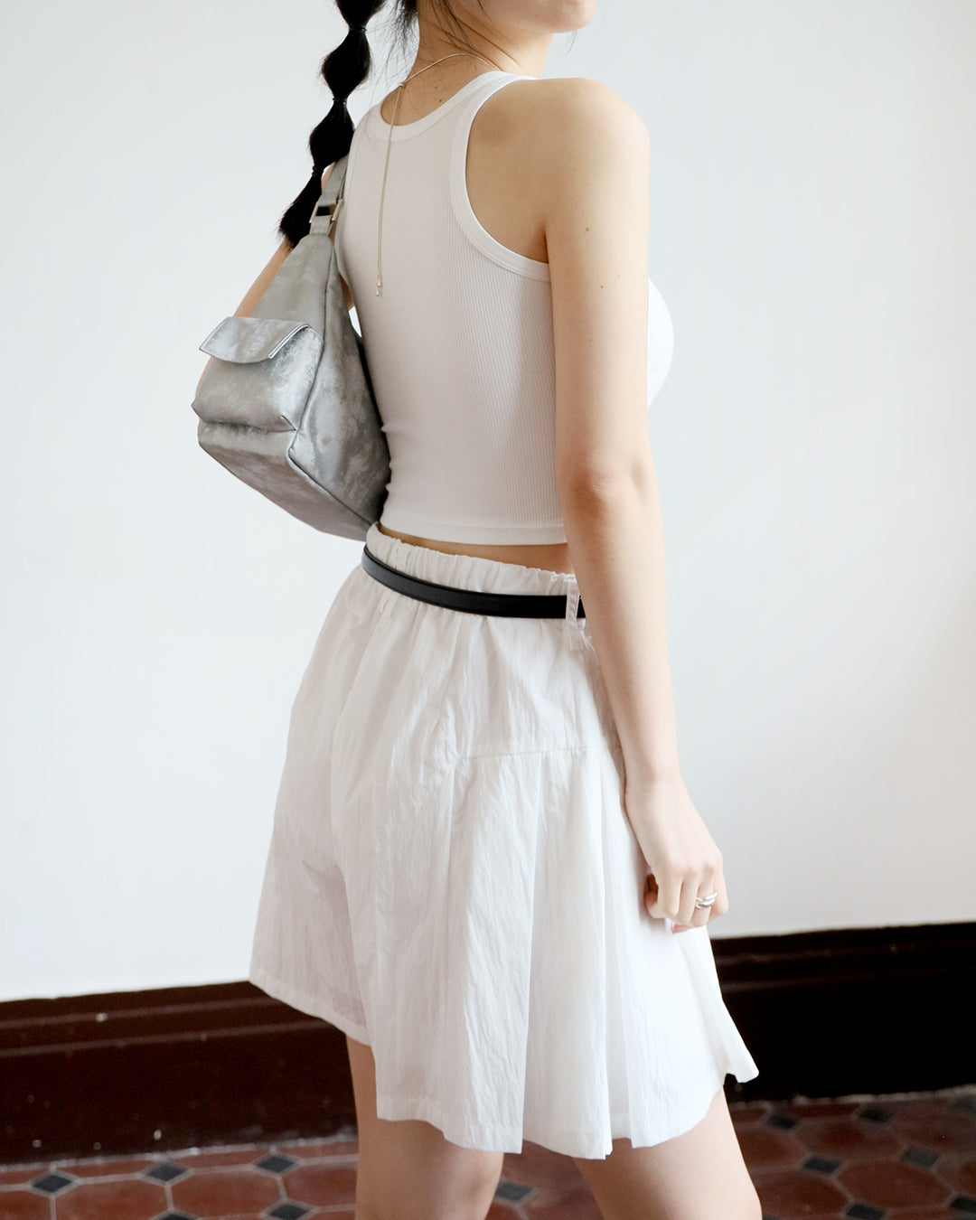 Side Pleated Shorts (White | Size M)