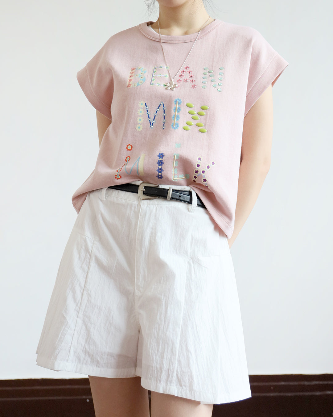 Side Pleated Shorts (White | Size M)