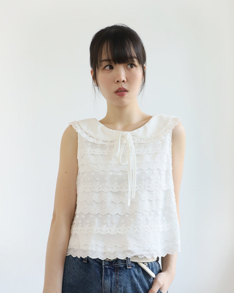 Round Collar Lace Trimmed Vest