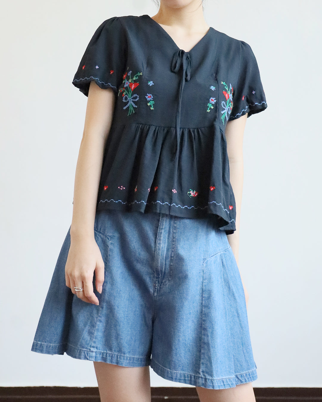 Side Pleated Shorts (White | Size M)