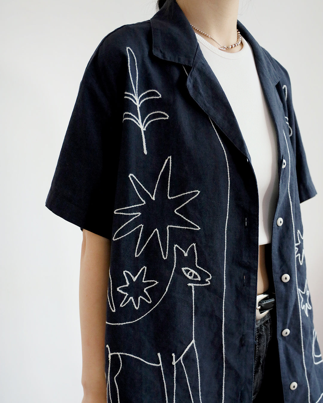 Embroidery Revere Collar Shirt  (2 Colors)