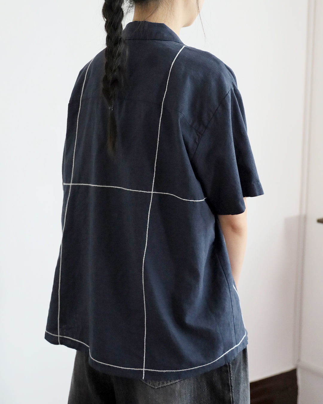 Embroidery Revere Collar Shirt  (2 Colors)