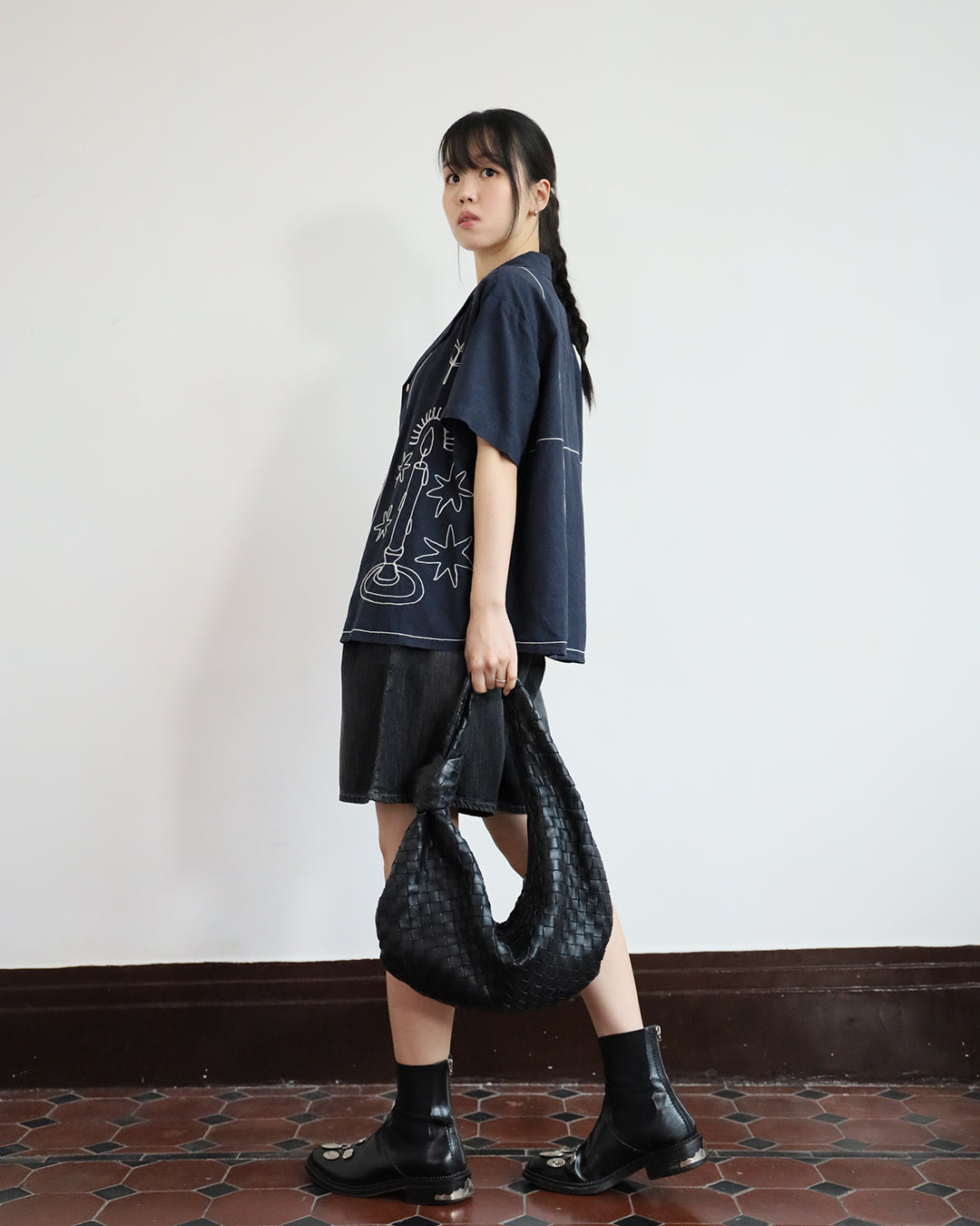 Embroidery Revere Collar Shirt  (2 Colors)