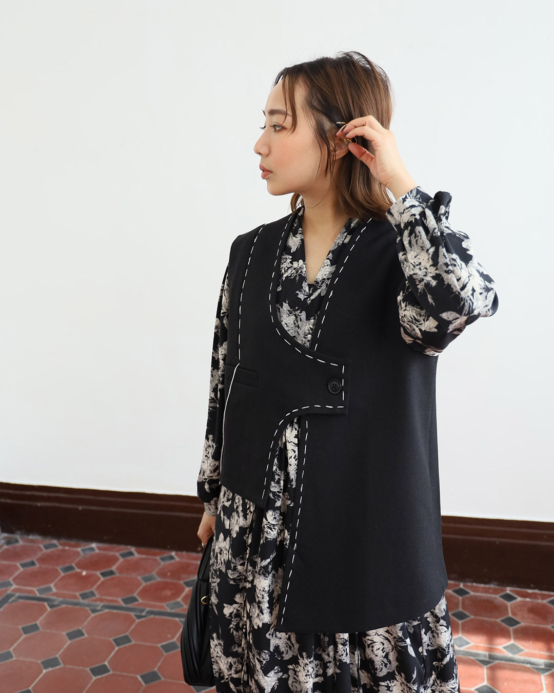 Asymmetric Contrast Stitch Vest