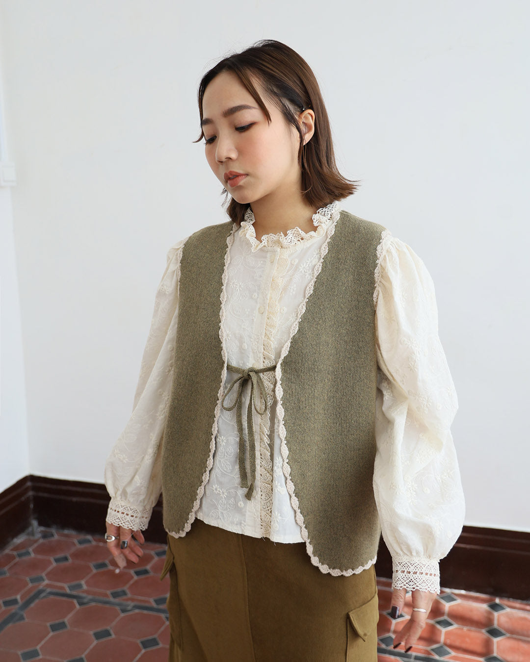 Contrast Trim Vest (2 color)