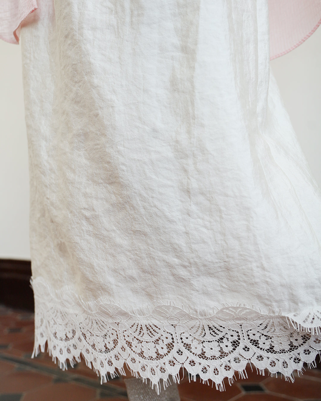 Lace Hem Pencil Skirt (2 colors)