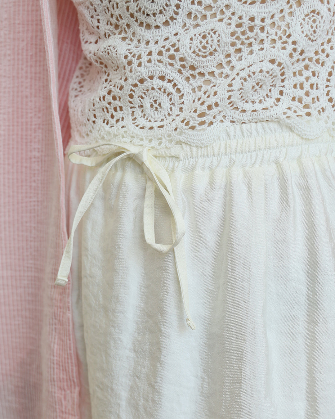 Lace Hem Pencil Skirt (2 colors)