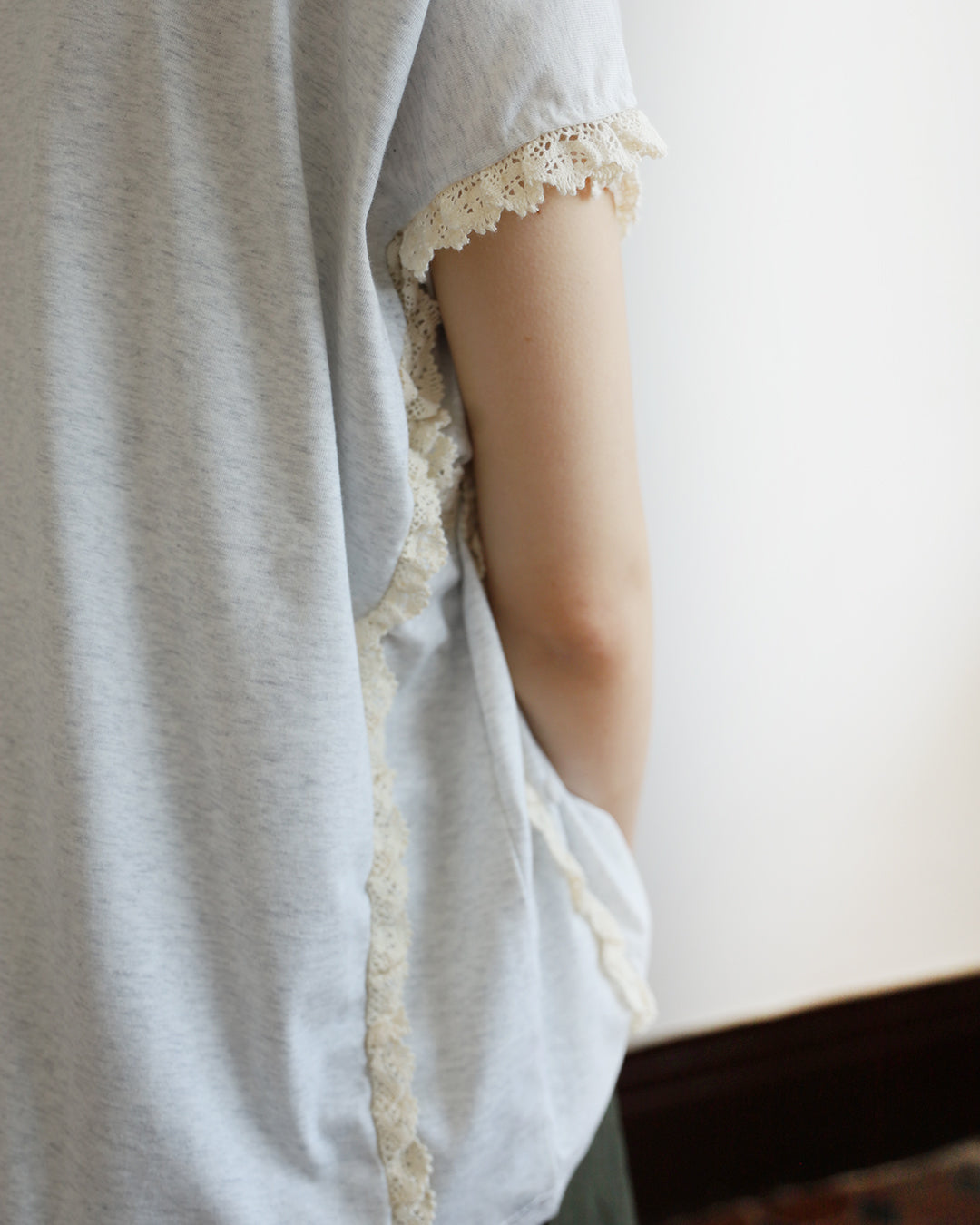Lace Trimmed Los Angles Tee (2 colors)