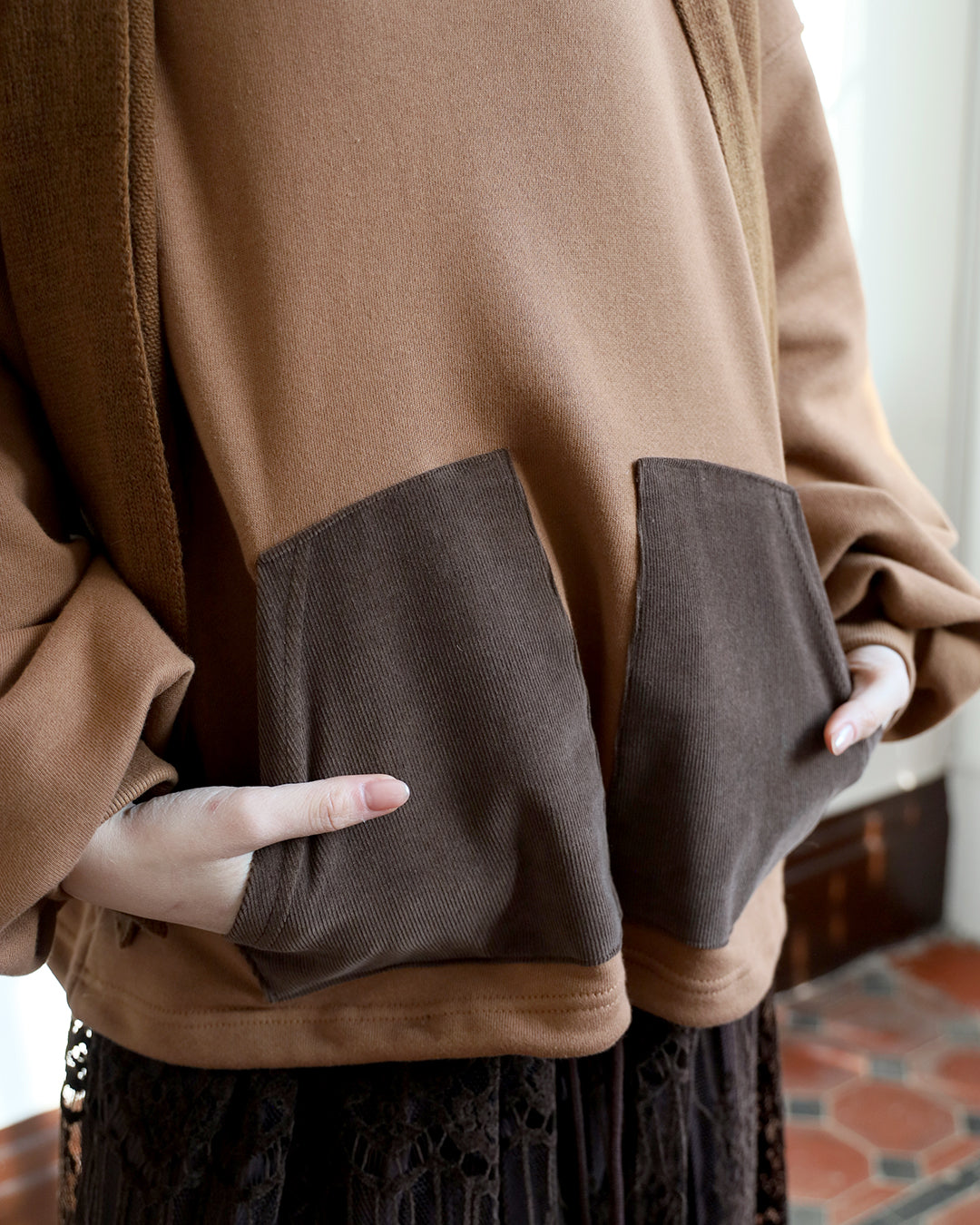 Front Pockets Sweatshirt (2 colors)