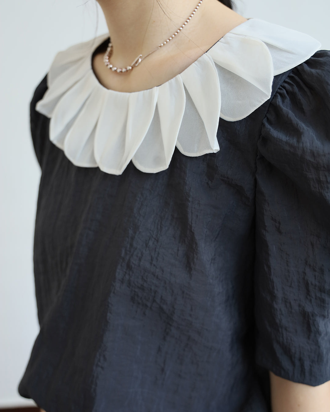 Petal Collar Top (2 colors)