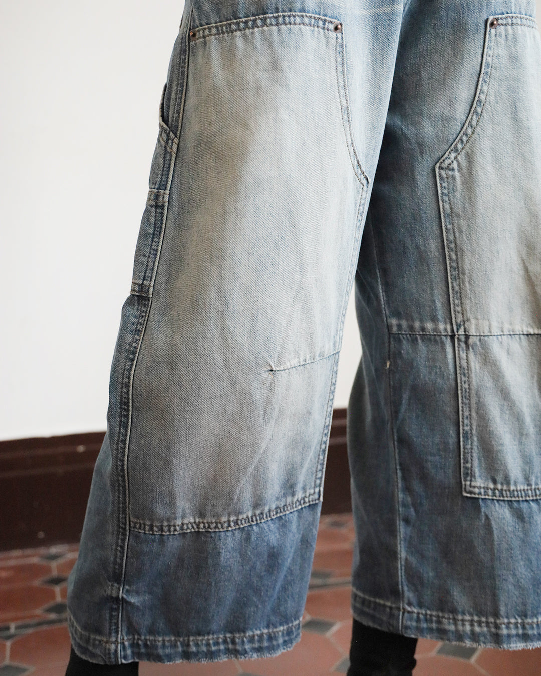 Patch-Detail Cropped Cargo Jeans (Size S-M)