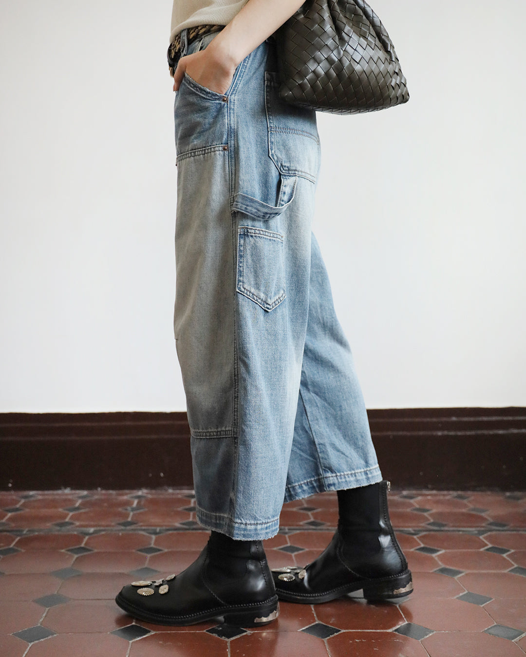 Patch-Detail Cropped Cargo Jeans (Size S-M)