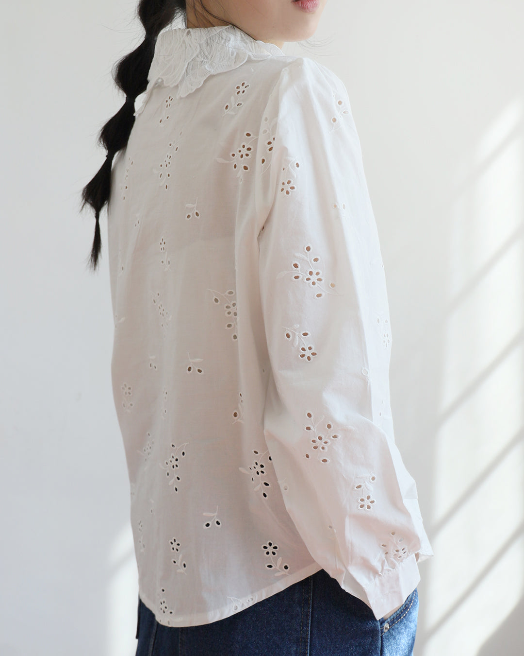Embroidery Floral Collar Blouse
