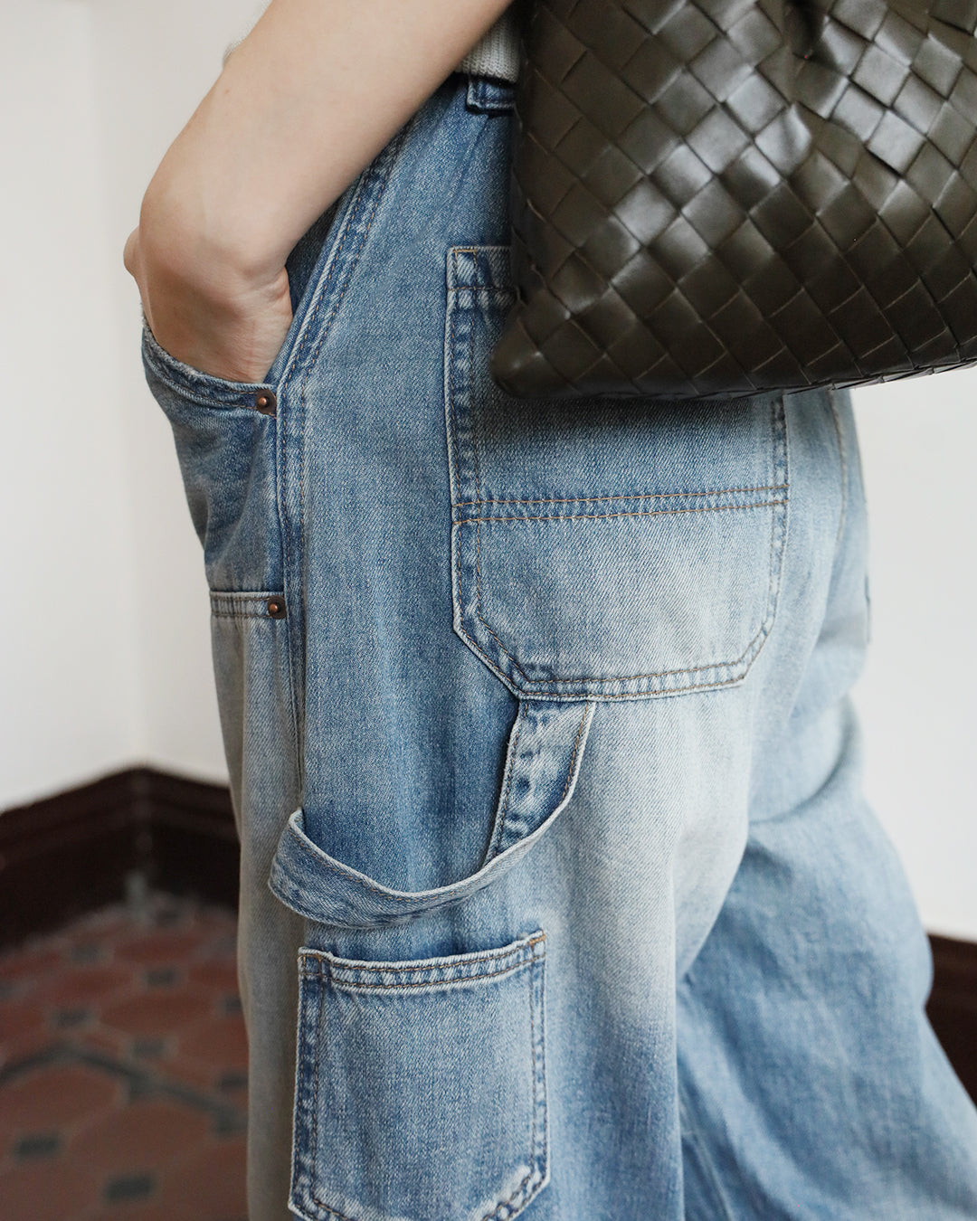 Patch-Detail Cropped Cargo Jeans (Size S-M)
