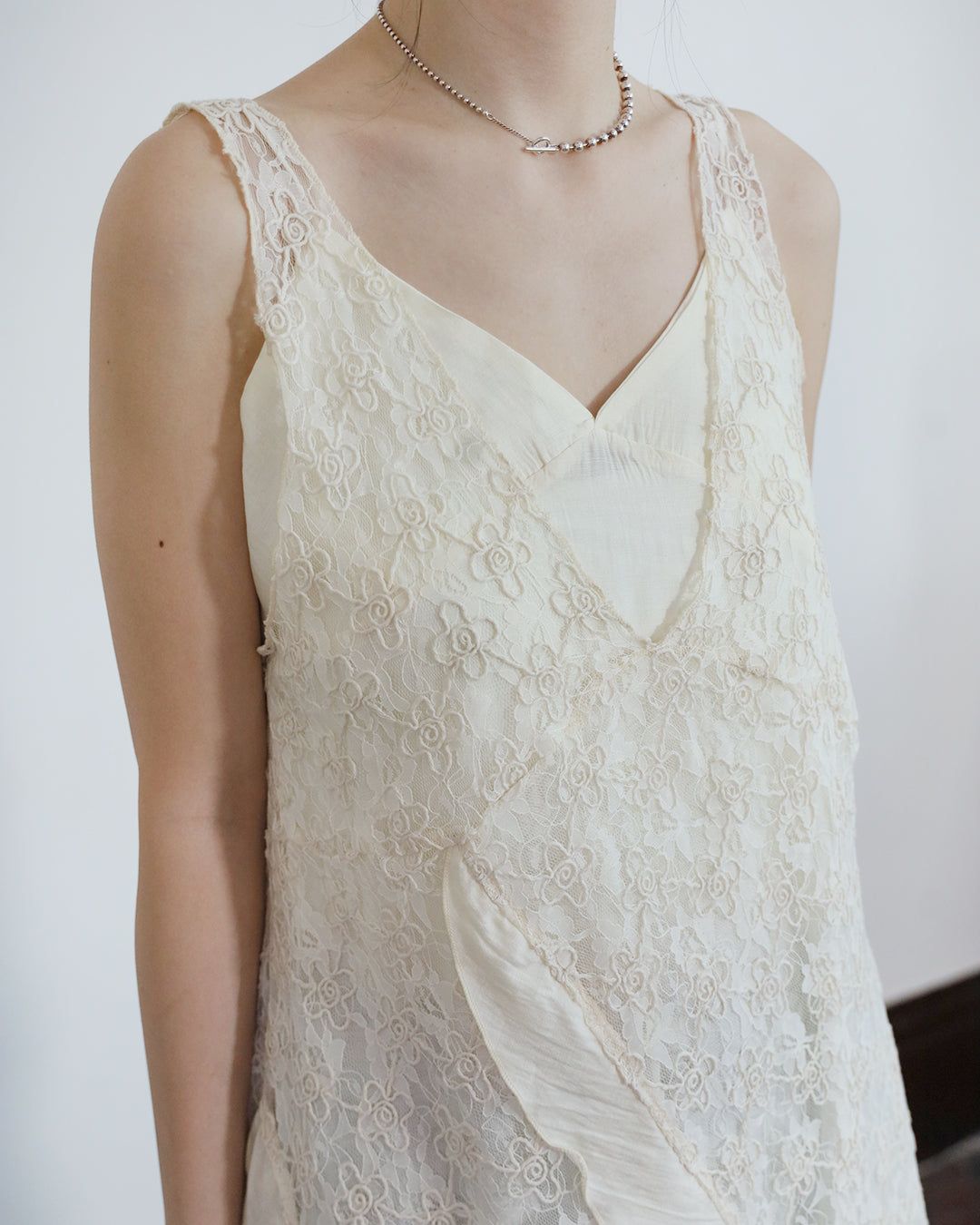 Ruffle Trimmed Lace Dress (w/ Inner Dress)