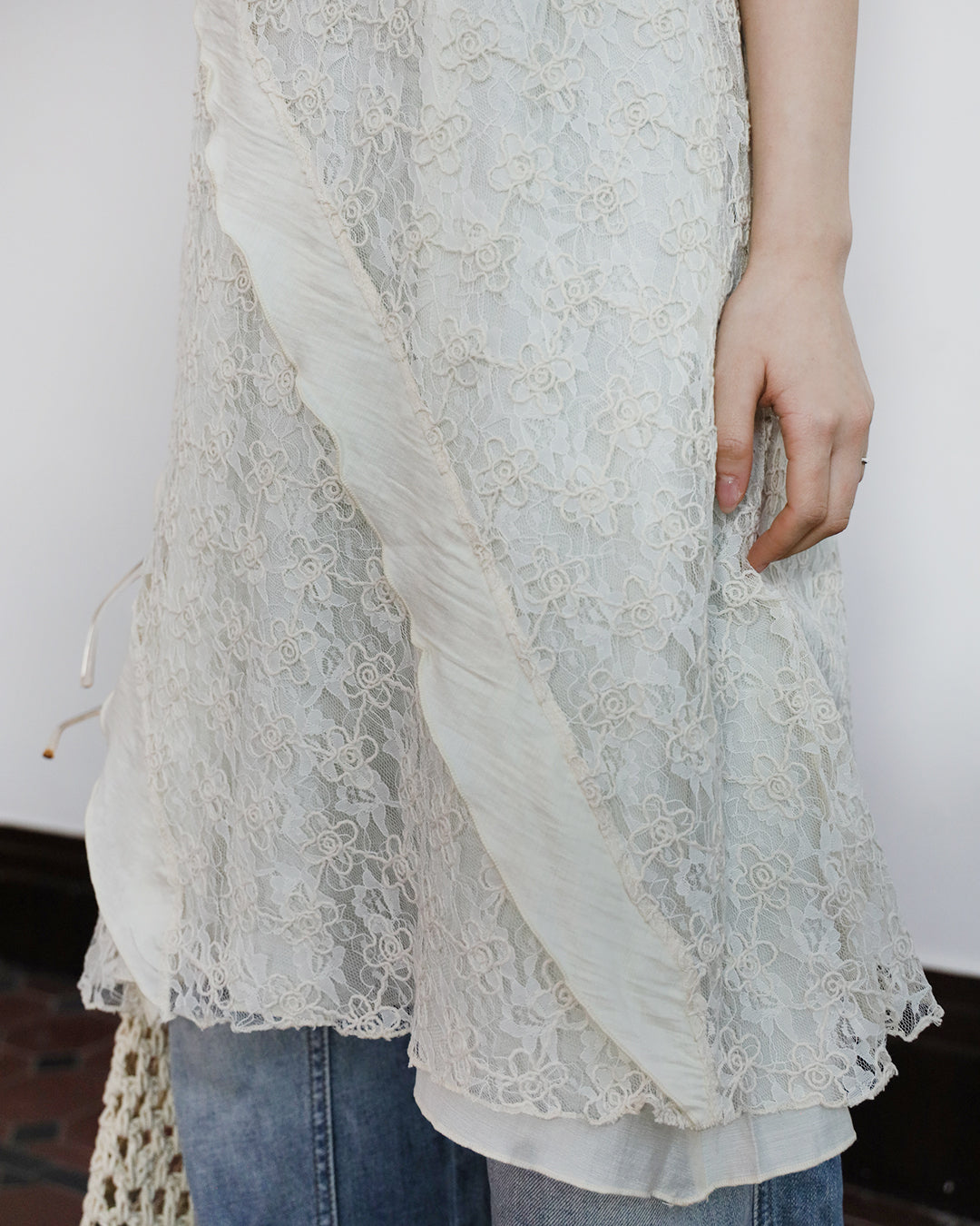 Ruffle Trimmed Lace Dress (w/ Inner Dress)
