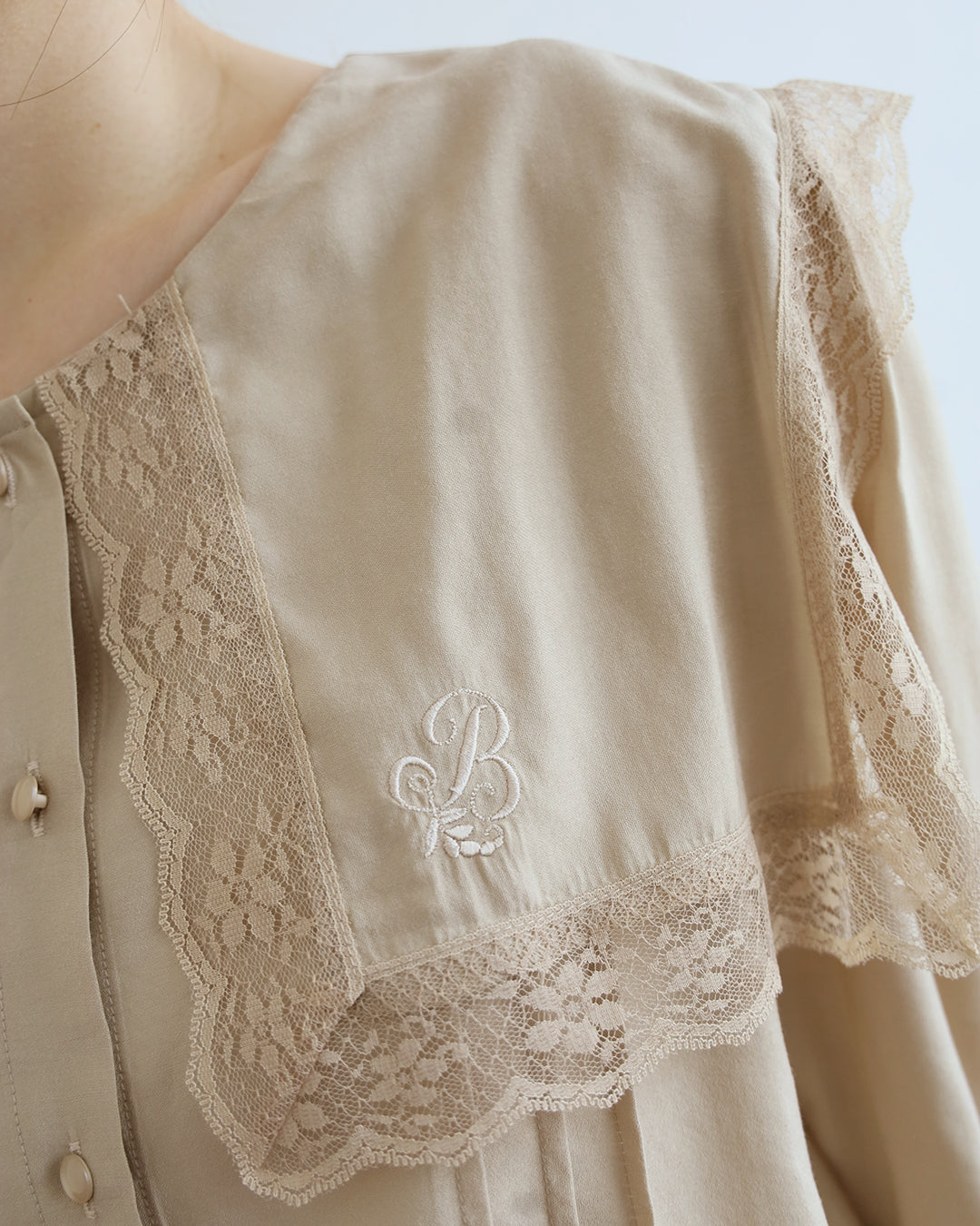 Oversized Square-Collar Lace Shirt (2 Colors)