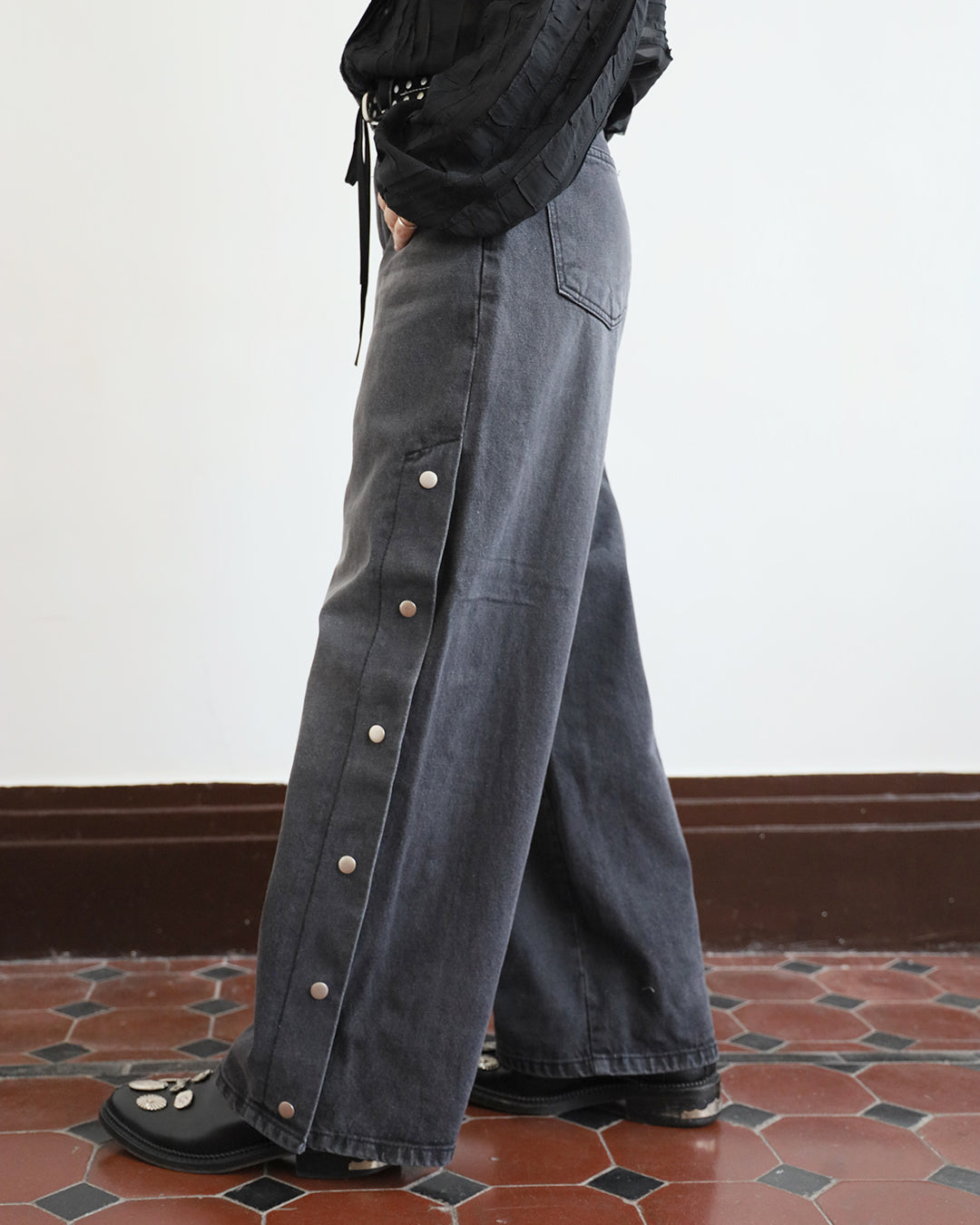Button Details Jeans (Size S - L)