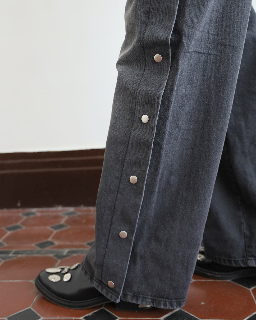 Button Details Jeans (Size S - L)