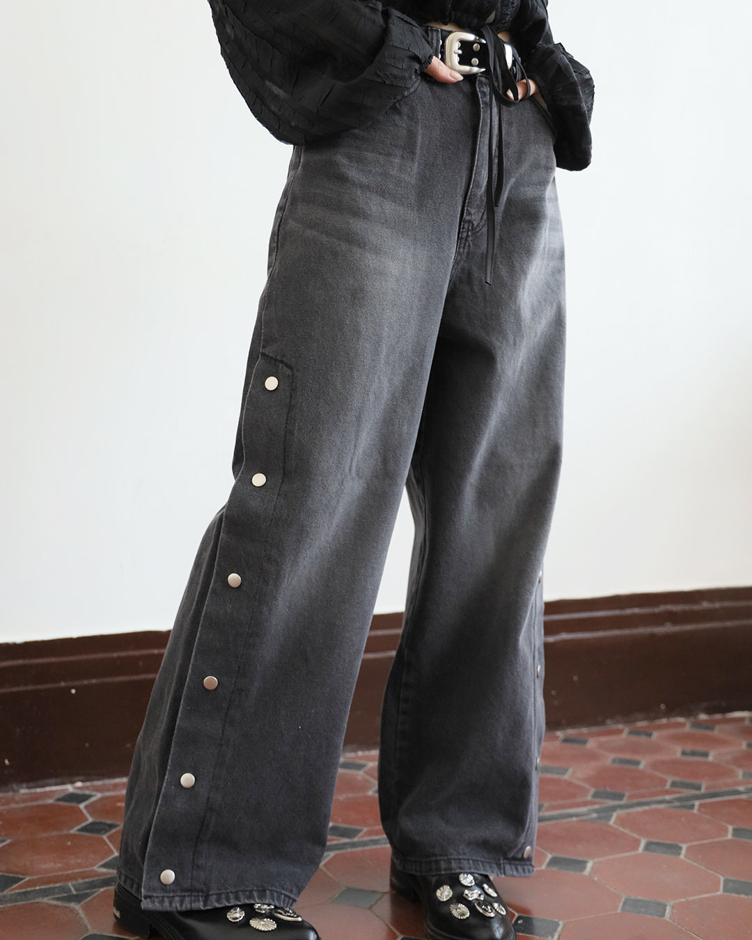Button Details Jeans (Size S - L)