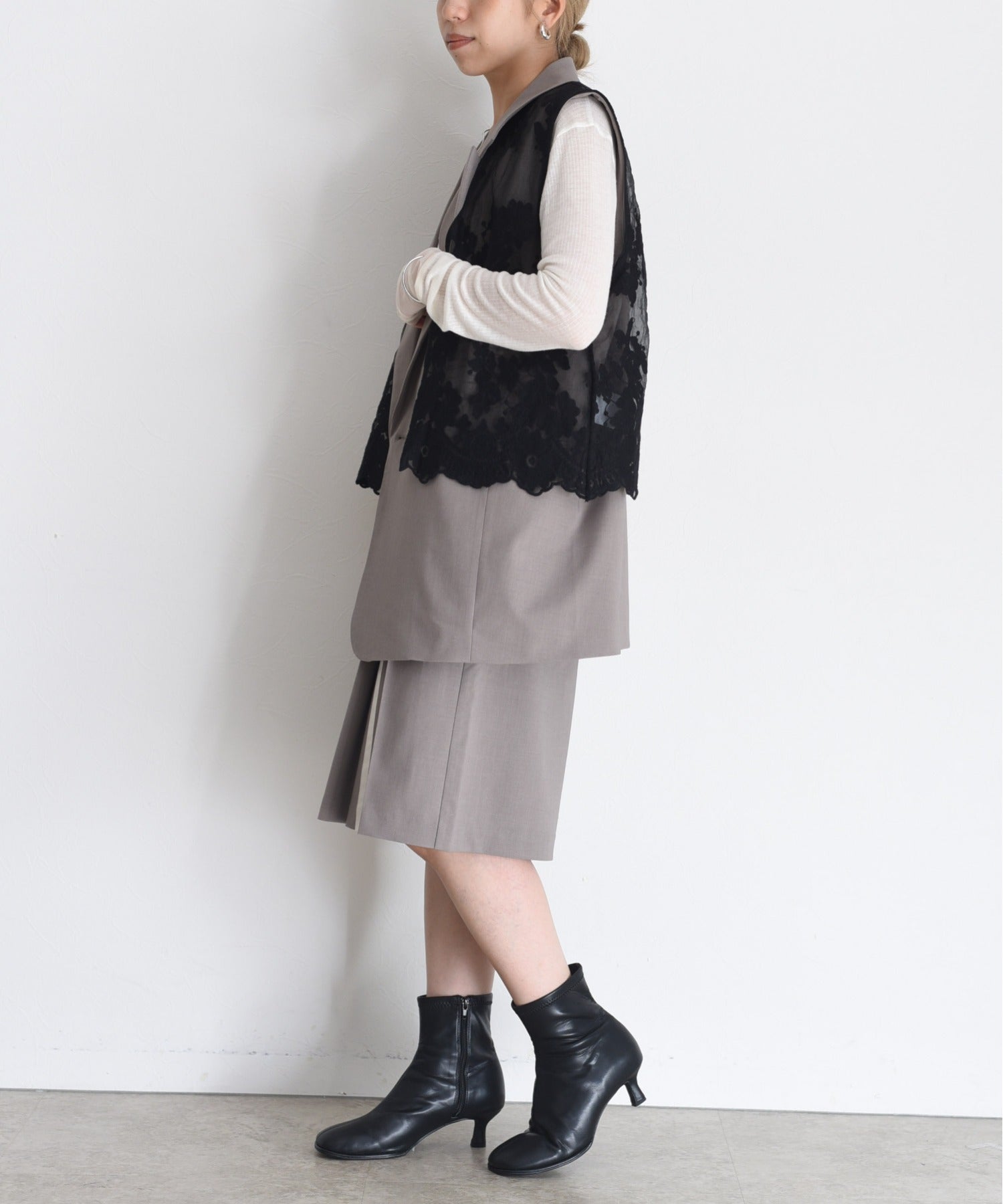 Embroidery Lace Layer Suit Vest (3 Colors)