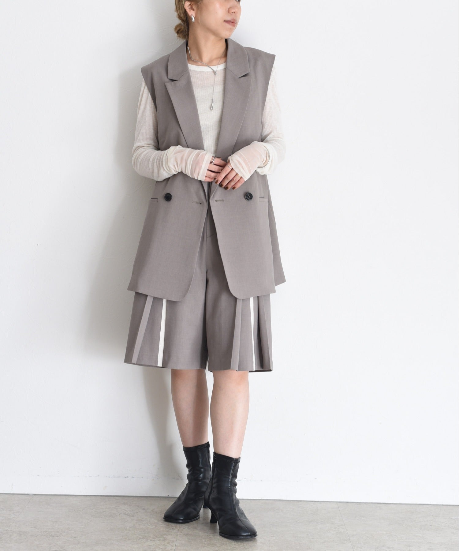 Embroidery Lace Layer Suit Vest (3 Colors)