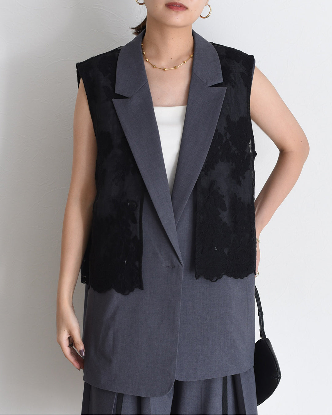 Embroidery Lace Layer Suit Vest (3 Colors)