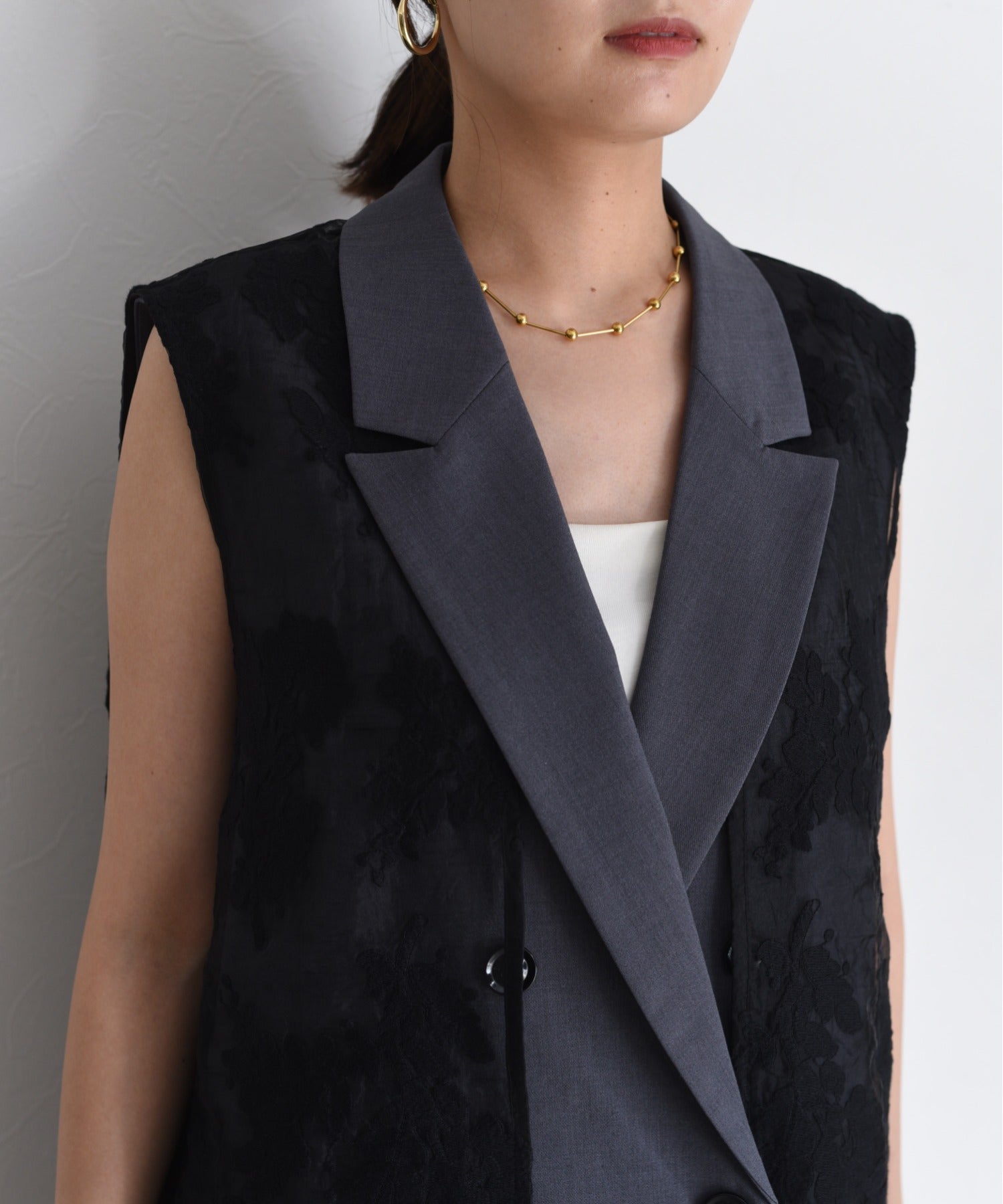 Embroidery Lace Layer Suit Vest (3 Colors)