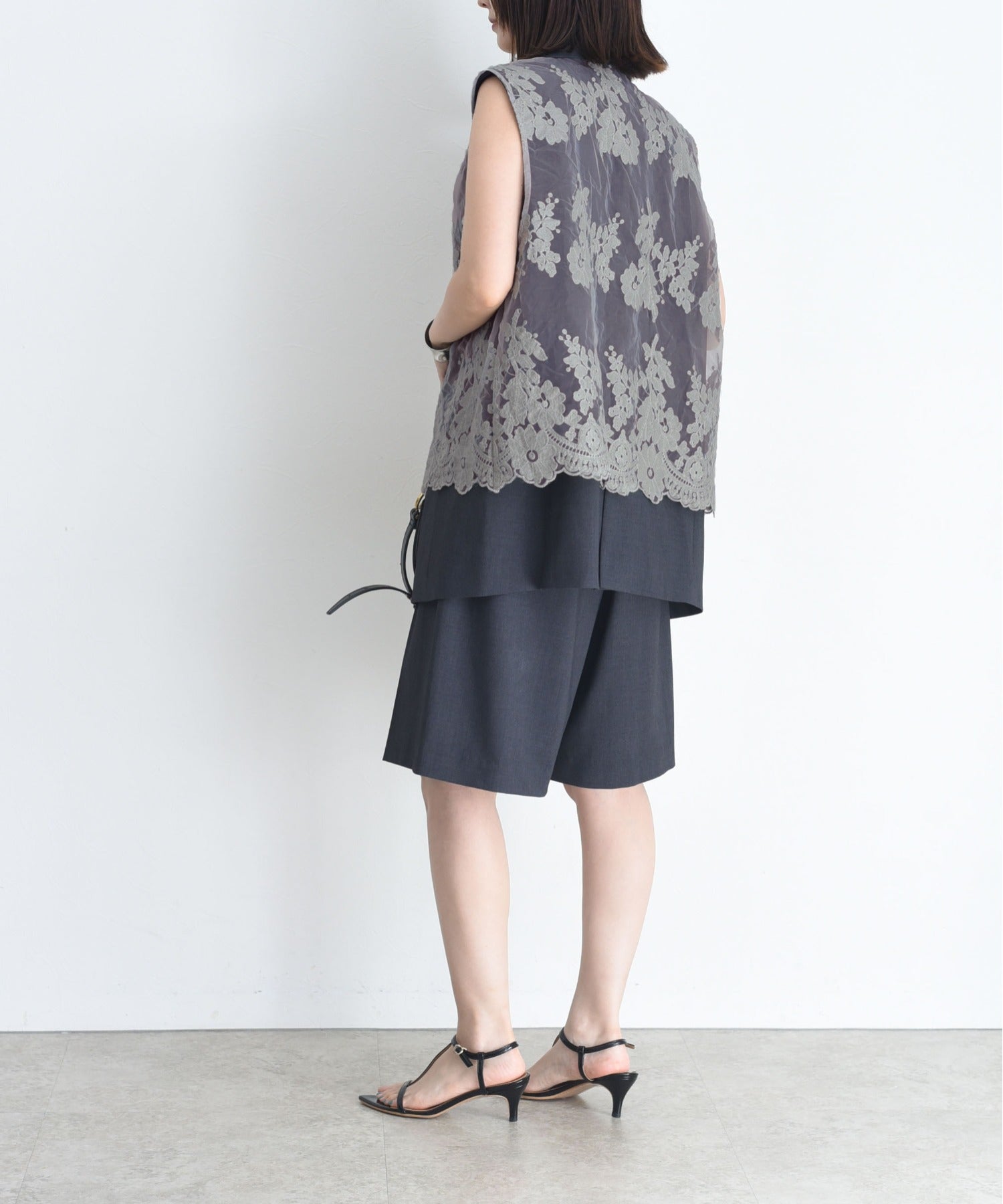 Embroidery Lace Layer Suit Vest (3 Colors)