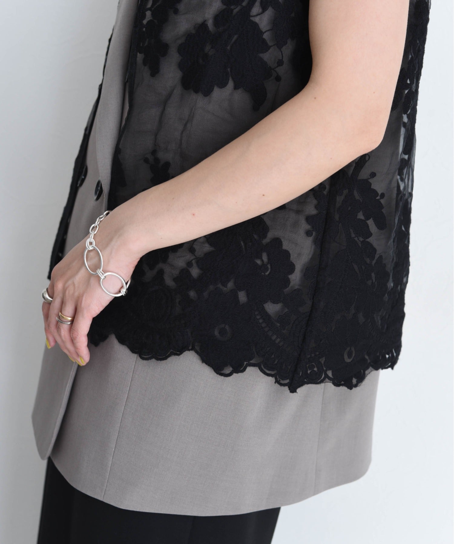 Embroidery Lace Layer Suit Vest (3 Colors)