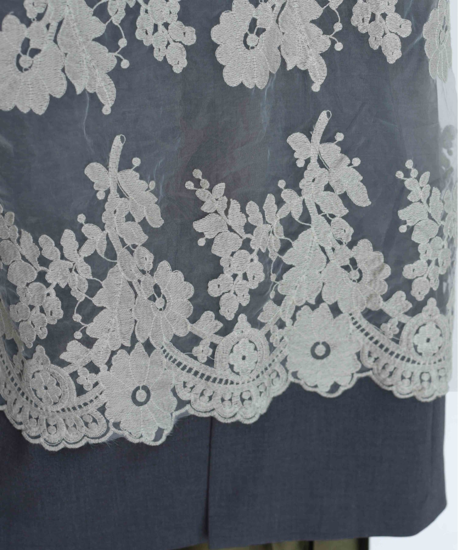 Embroidery Lace Layer Suit Vest (3 Colors)