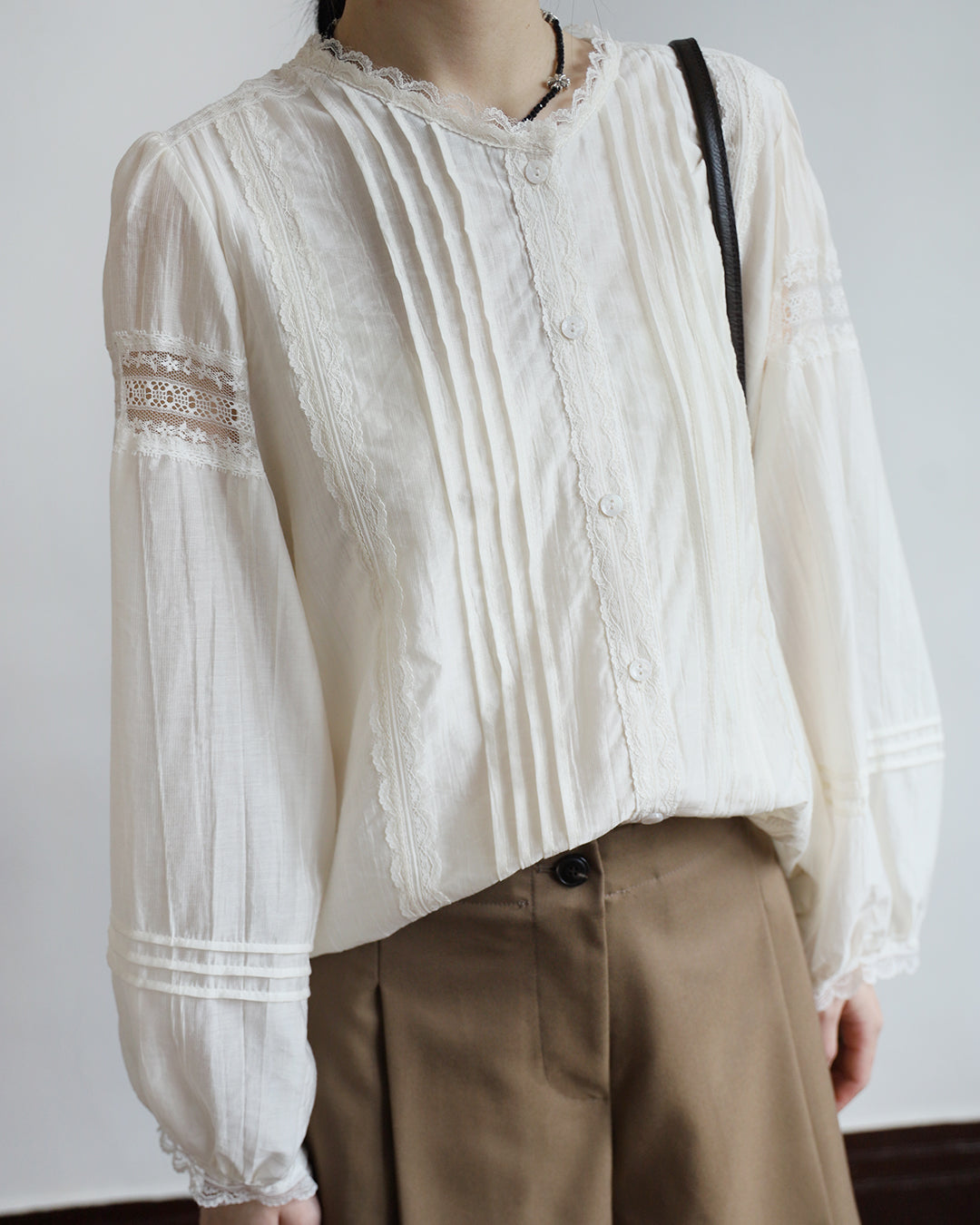 Pintuck Details Blouse (2 Colors)