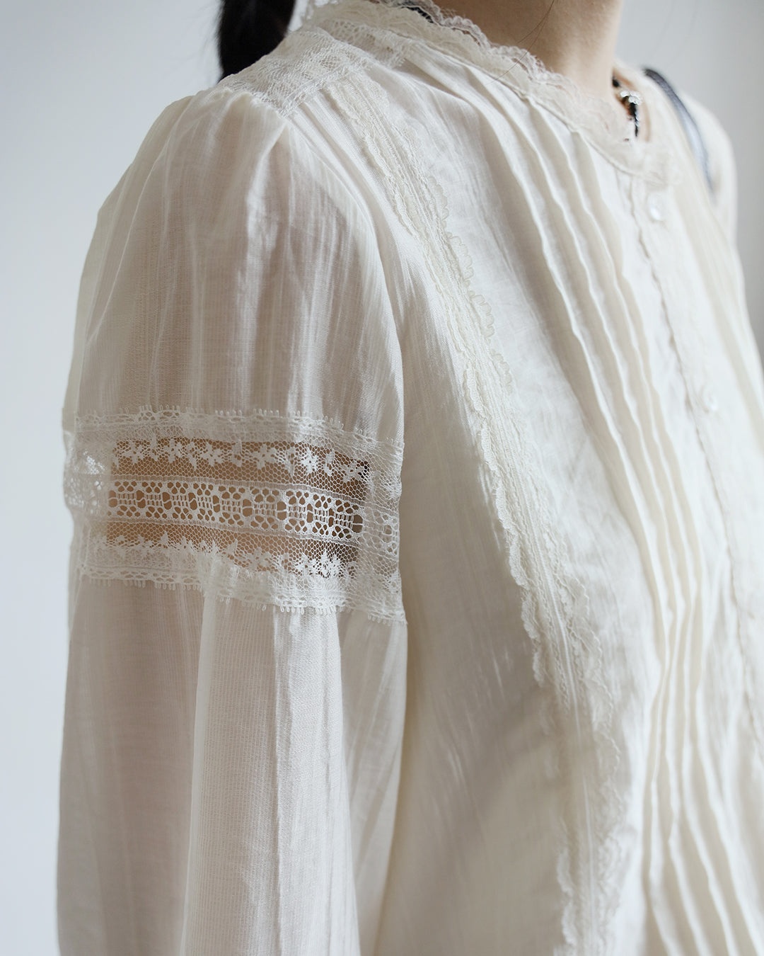 Pintuck Details Blouse (2 Colors)
