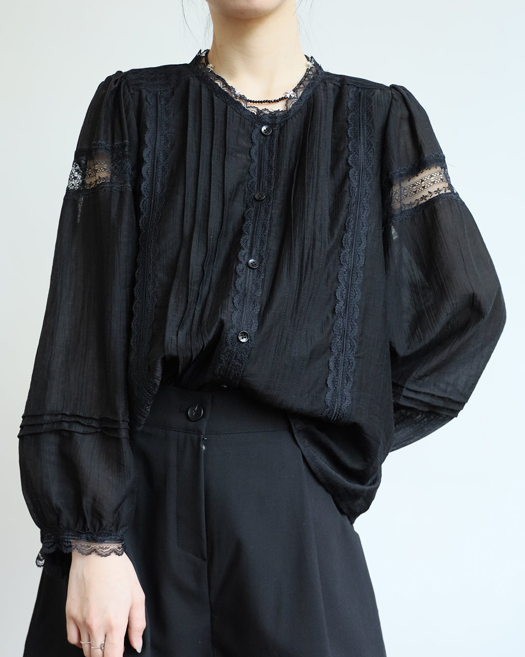 Pintuck Details Blouse (2 Colors)