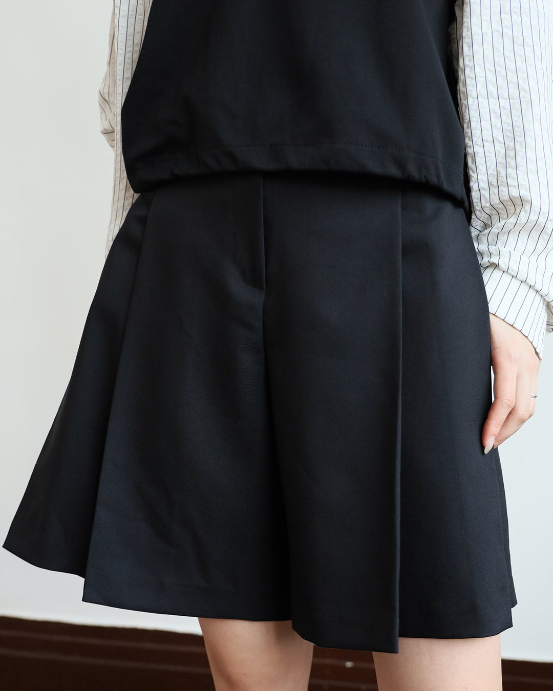 Side Pleated Mid-Length Skort (2 Colors)