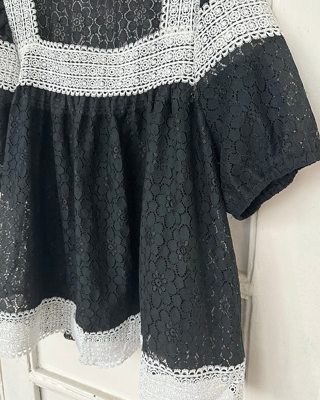 Square Collar Lace Top (2 Colors)