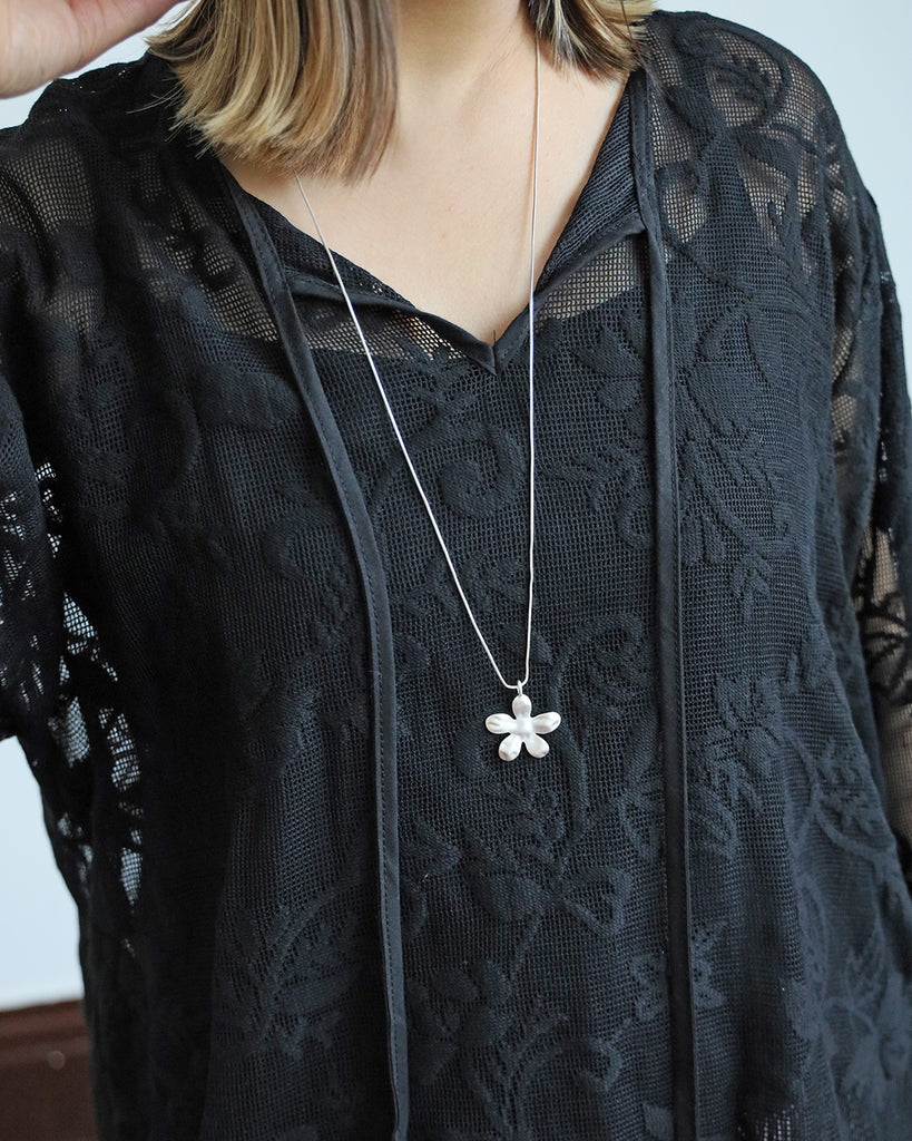 Tie Collar Embroidery Blouse